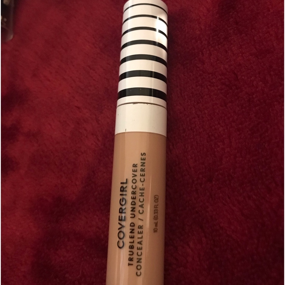 Cover girl concealer ( Sand Beige )